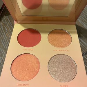 NEW! Hipdot sun goddess 4 shade face palette